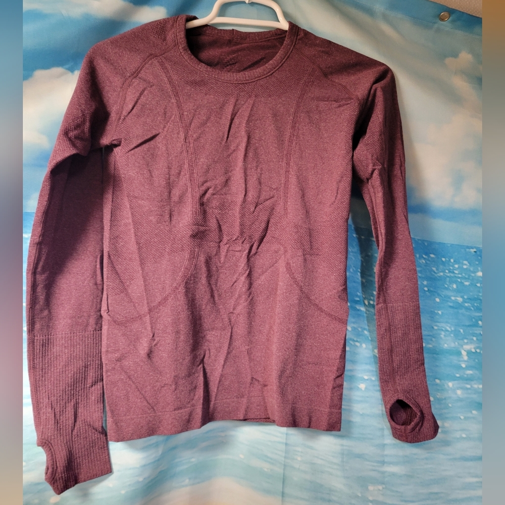 Halara NWT NIP Seamless Long Sleeve Tee Shirt Color is Jam Size Medium
